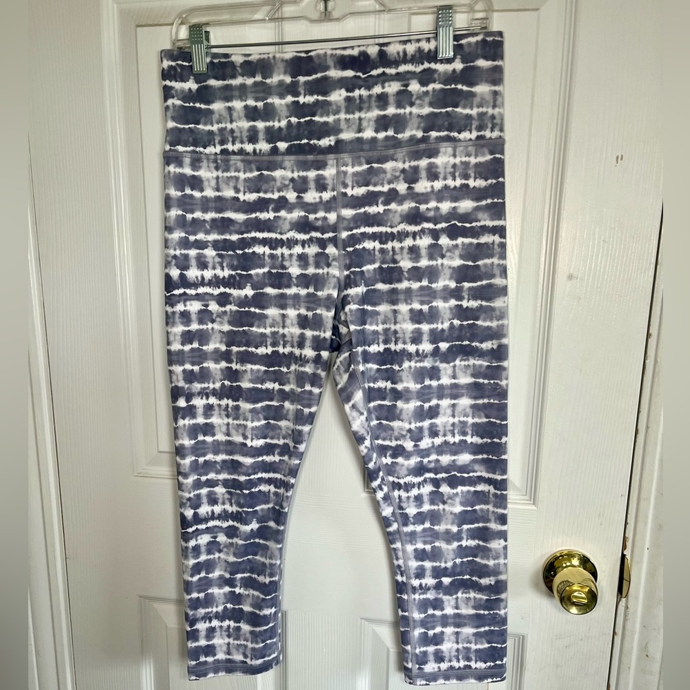 Athleta Tie-Dye Capri Leggings in Gray and White